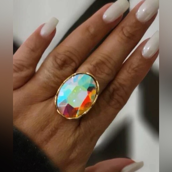 NWT Multifaceted Holographic Iridescent Crystal Cocktail Ring - Oil Slick Tones - Picture 10 of 16
